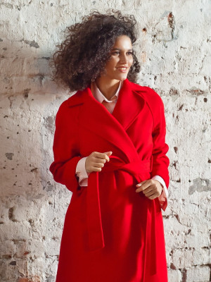 Czerwony płaszcz damski