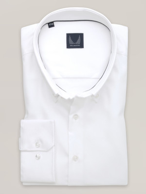 Biała klasyczna koszula o gładkiej fakturze