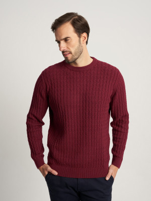 Bordowy sweter w warkocze