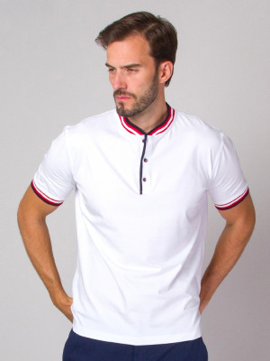 Biała koszulka polo z kontrastową stójką