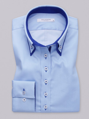 Błękitna bluzka z kontrastami