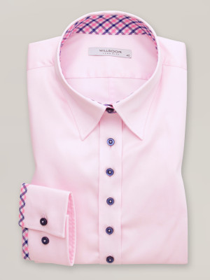 Jasnoróżowa bluzka typu long size z kontrastami