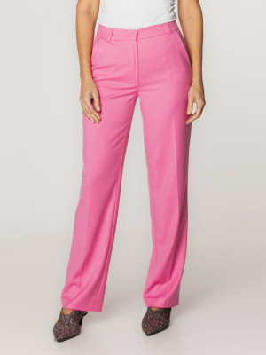 Klasyczne, różowe spodnie garniturowe