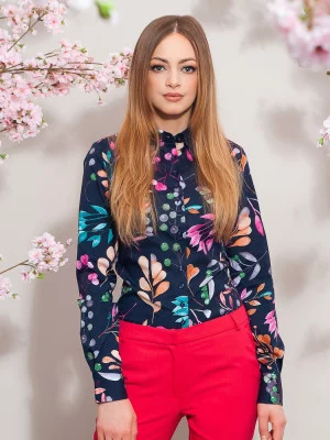 Granatowa bluzka typu long size w kolorowe rośliny