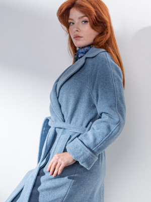 Błękitny płaszcz damski