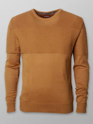 Camelowy sweter 