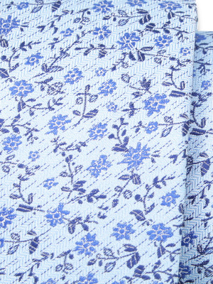 Błękitny krawat w granatowe kwiaty