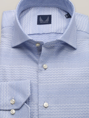 Błękitna taliowana koszula w drobny wzór