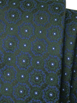 Granatowo-zielony krawat we wzory