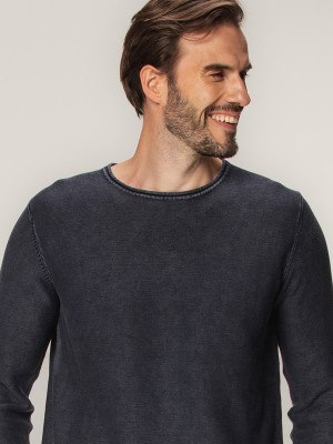 Antracytowy sweter z okrągłym dekoltem