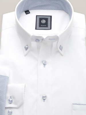 Biała taliowana koszula z niebieskimi kontrastami