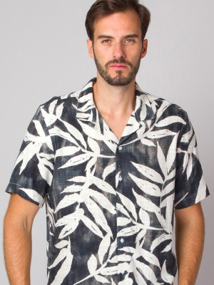 Grafitowa koszula typu hawajka w beżowe liście