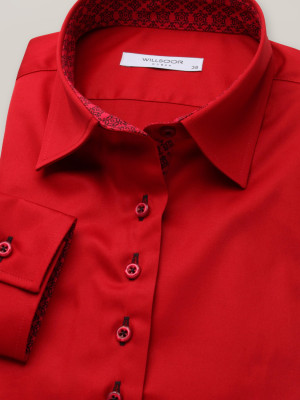 Klasyczna czerwona bluzka z kontrastami