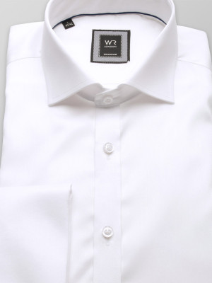 Biała koszula na spinki o mocno taliowanej sylwetce