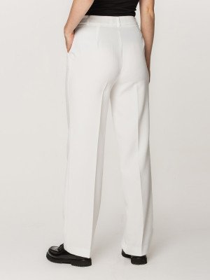 Klasyczne białe spodnie garniturowe