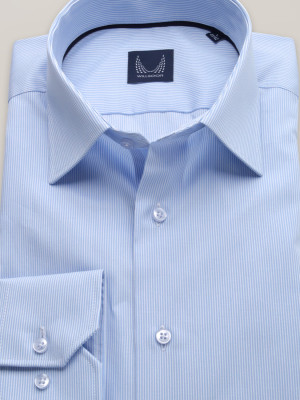 Błękitna taliowana koszula w drobny prążek