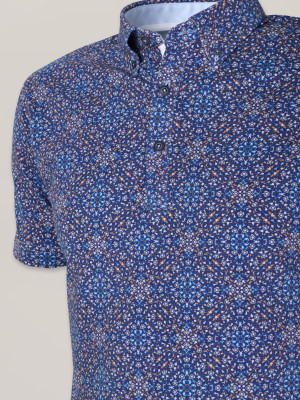 Niebieska koszulka polo w geometryczne wzory