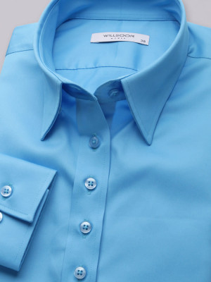 Klasyczna jasnoniebieska bluzka