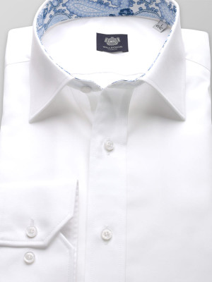 Biała taliowana koszula z niebieskimi kontrastami