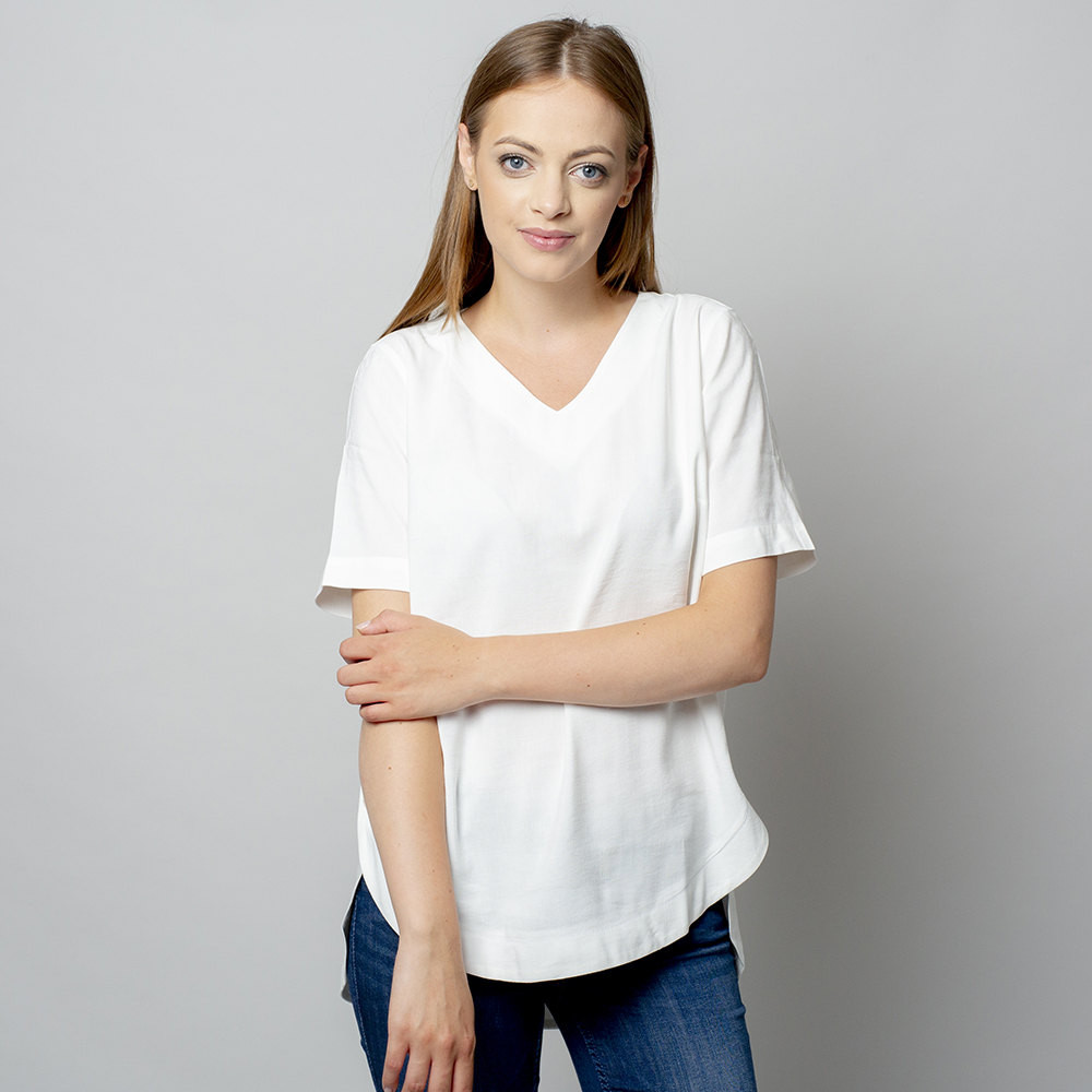 Biała bluzka oversize z krótkim rękawem