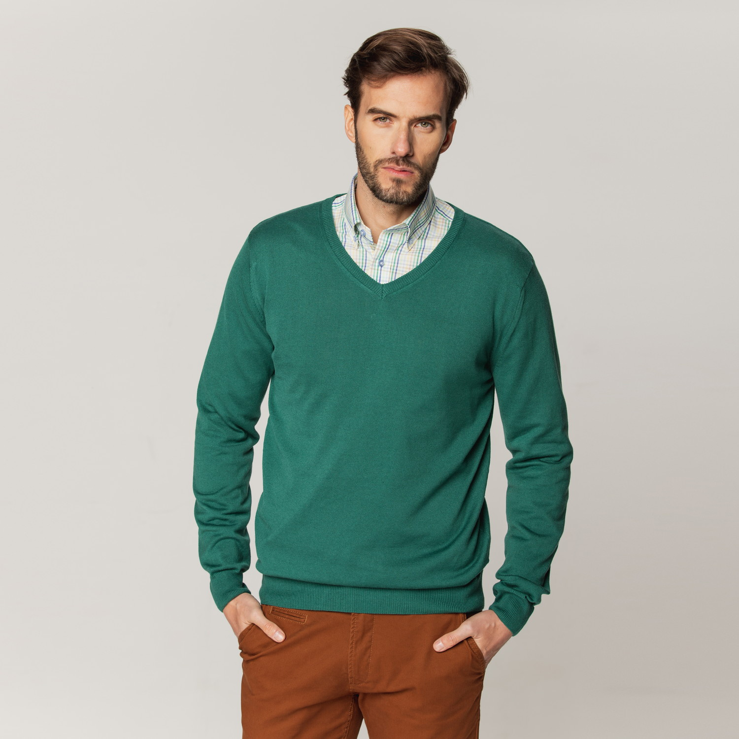 Zielony sweter z dekoltem w szpic