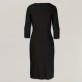 Elegancka czarna dopasowana sukienka ze zdobieniami