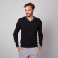 Czarny sweter z szarymi kontrastami
