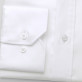 Biała taliowana koszula z kontrastami
