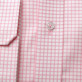 Biała taliowana koszula w różową kratkę