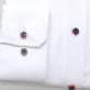 Biała klasyczna koszula z czerwonymi kontrastami