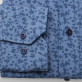 Niebieska taliowana koszula w kwieciste wzory