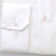 Biała klasyczna koszula z kontrastami