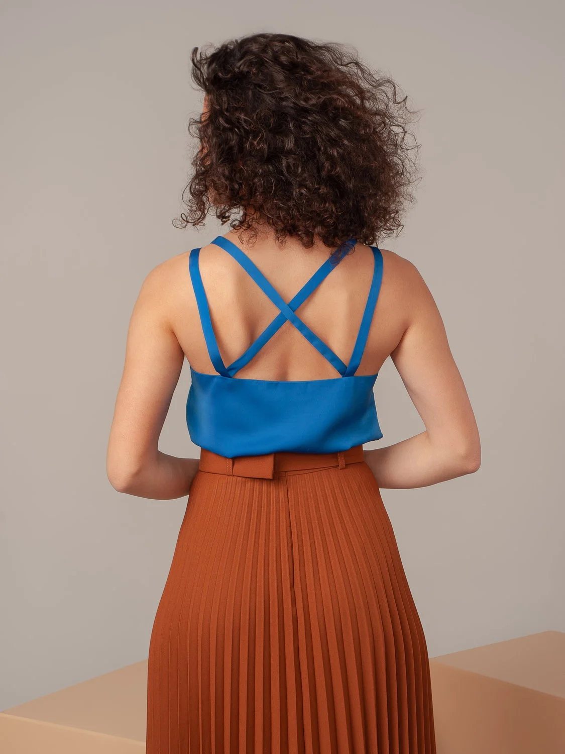 Elegancki top na ramiączkach