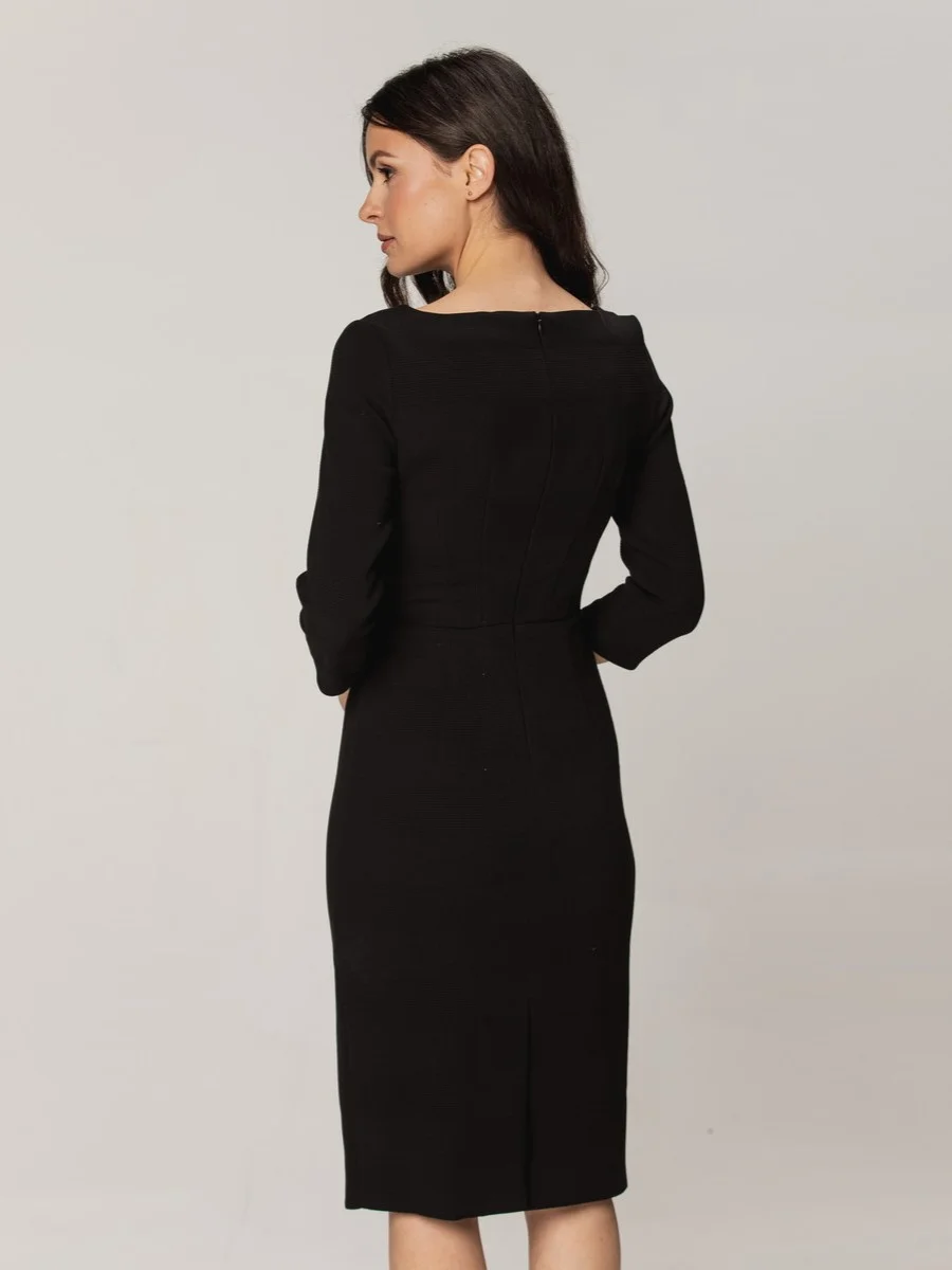 Elegancka czarna sukienka