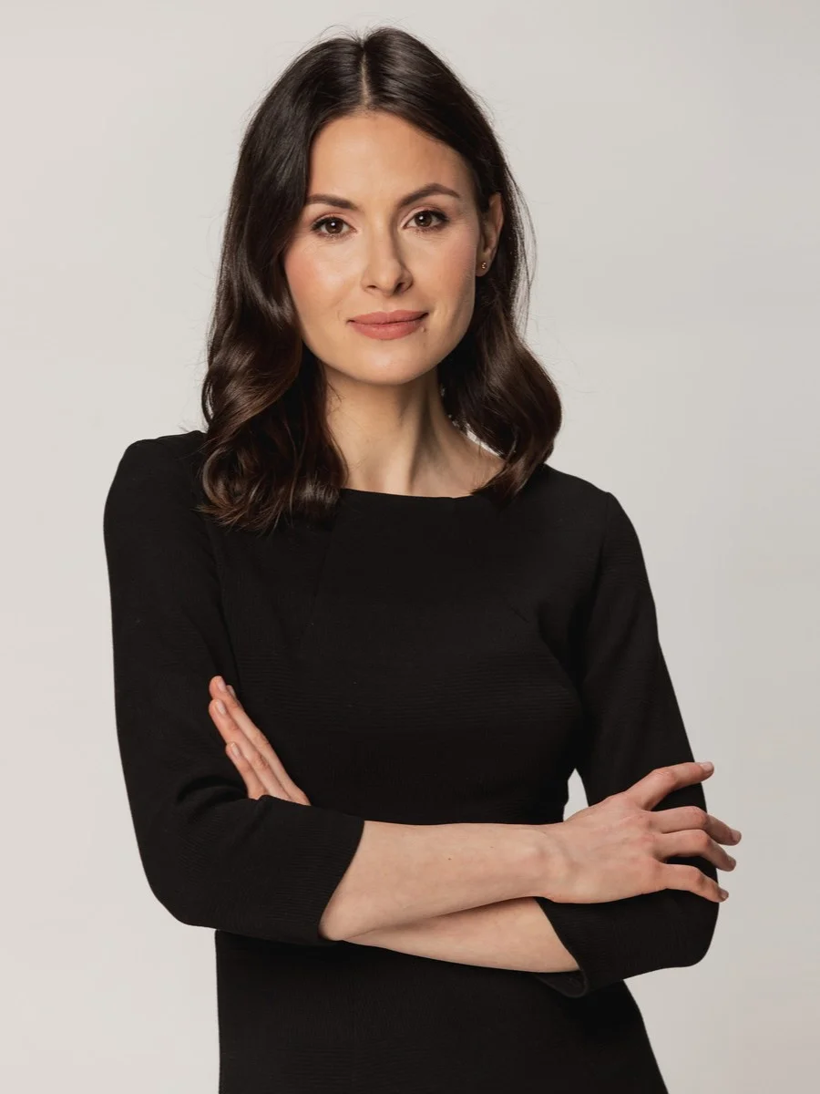Elegancka czarna sukienka