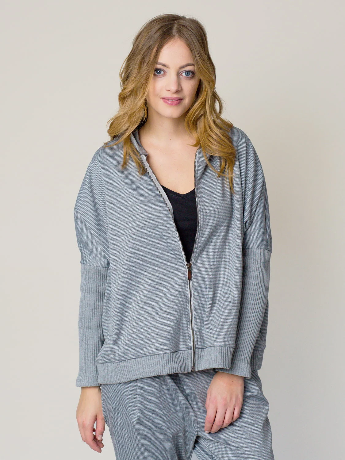Sportowa bluza z kapturem