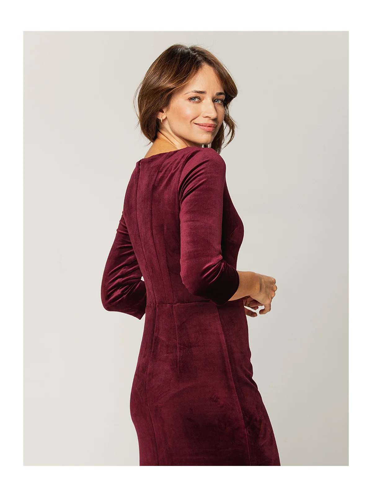 Elegancka bordowa sukienka