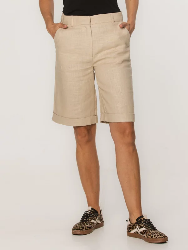 Beżowe szorty damskie