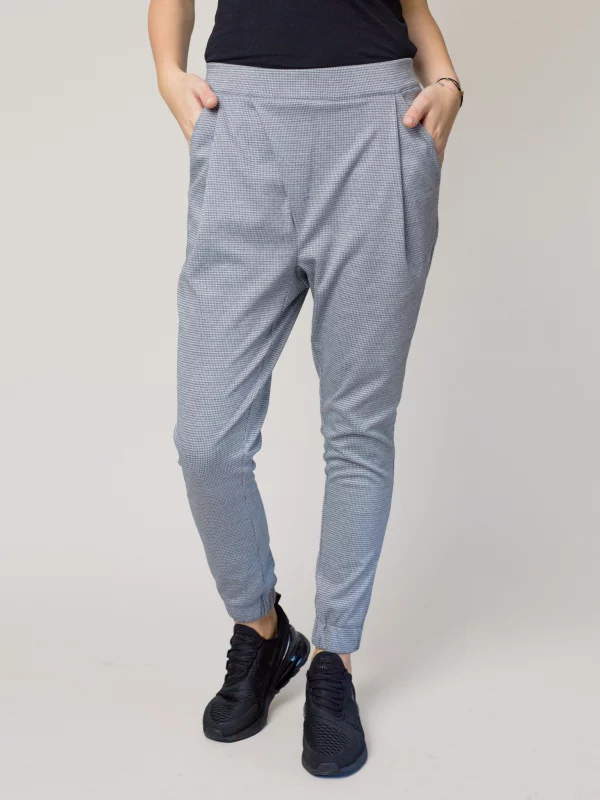 Sportowe spodnie z kieszeniami