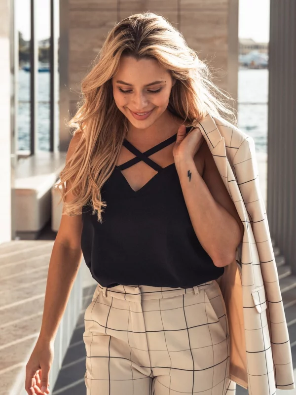 Elegancki top na ramiączkach