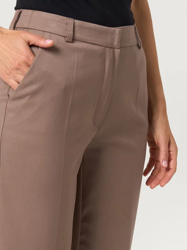 Ciemnobeżowe spodnie garniturowe
