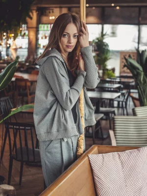 Sportowa bluza z kapturem