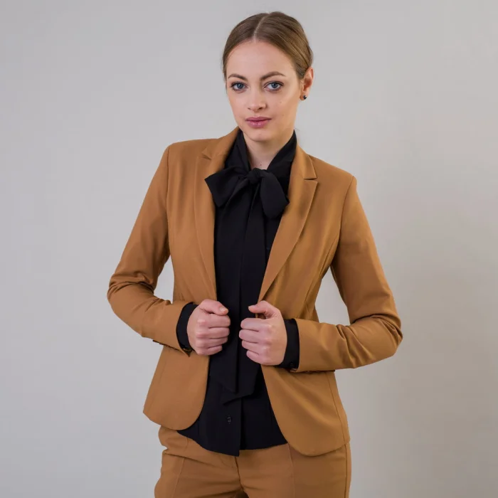 Brązowa marynarka damska