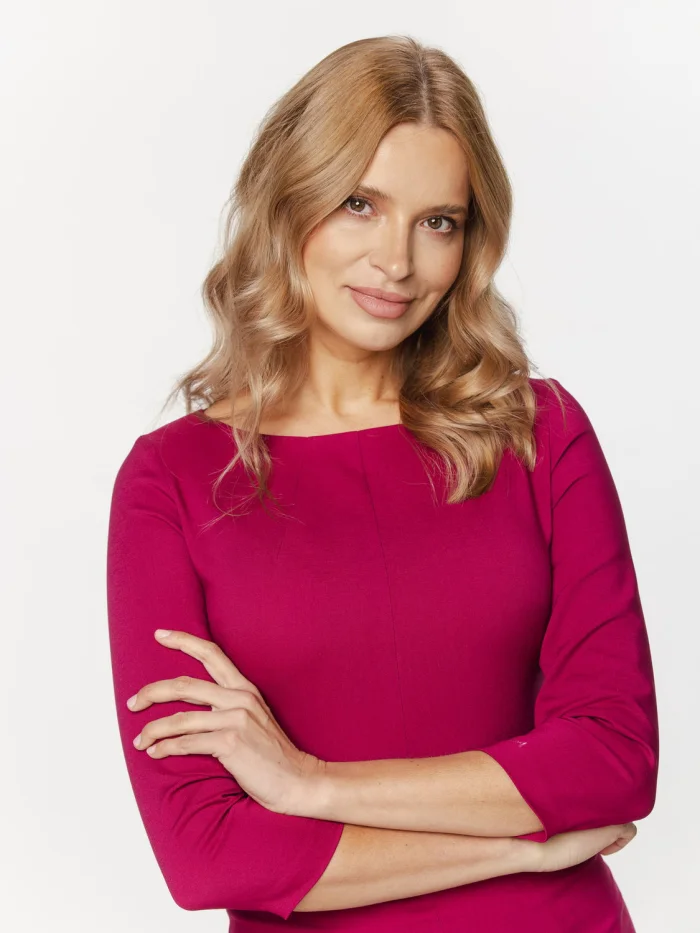 Elegancka fuksjowa sukienka