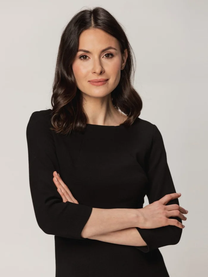 Elegancka czarna sukienka