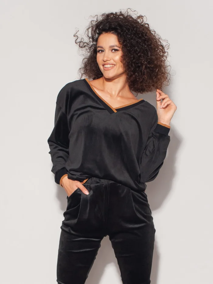 Bluzka welurowa z dekoltem