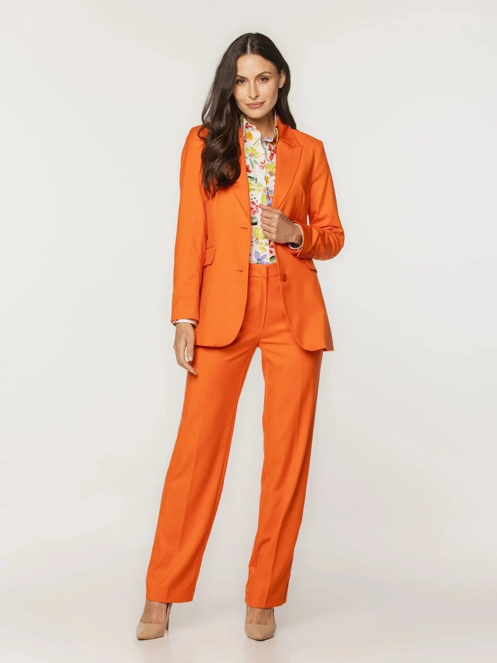 pomarańczowy garnitur na wesele jesienią