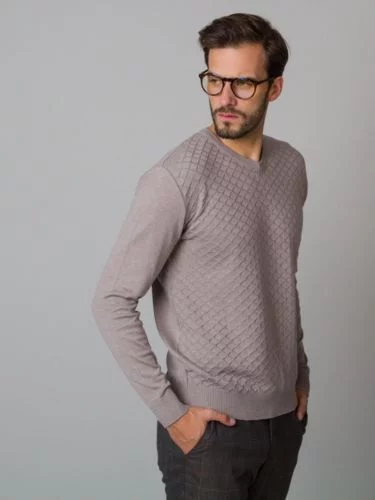 brązowy sweter z fakturą na prezent