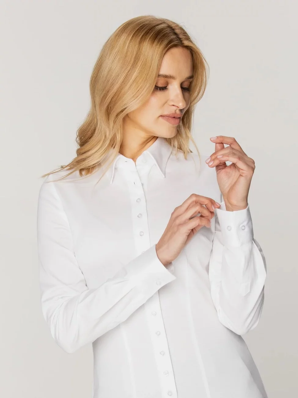 wygodna bawełniana koszula damska dopasowana do sylwetki